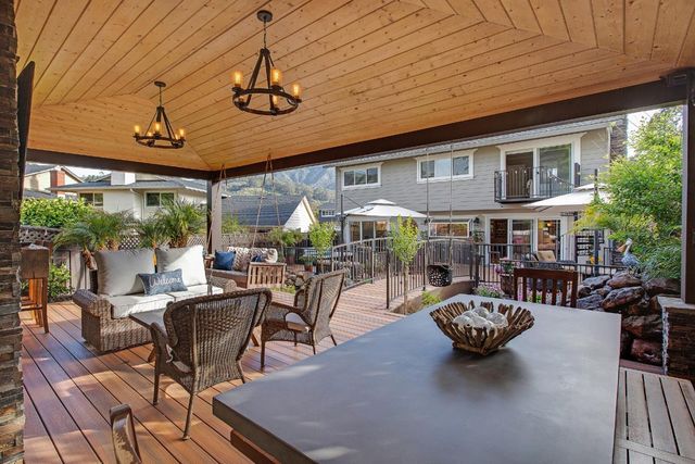 12 Yellowstone Way, Pacifica, CA 94044