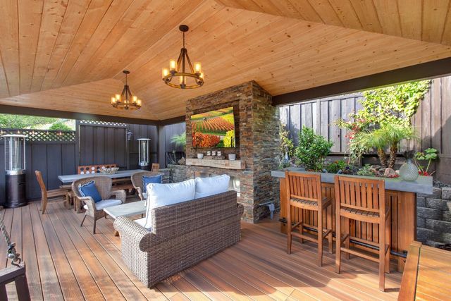 12 Yellowstone Way, Pacifica, CA 94044