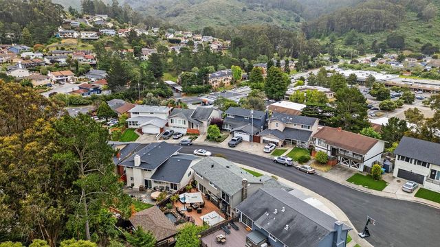 12 Yellowstone Way, Pacifica, CA 94044