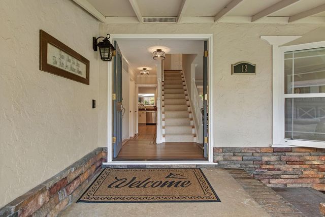 12 Yellowstone Way, Pacifica, CA 94044