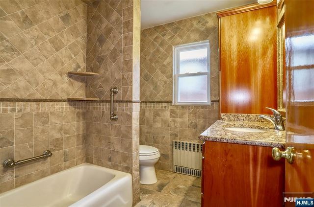 1106 Keswick Place, Fort Lee, NJ 07024