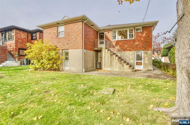 1106 Keswick Place, Fort Lee, NJ 07024