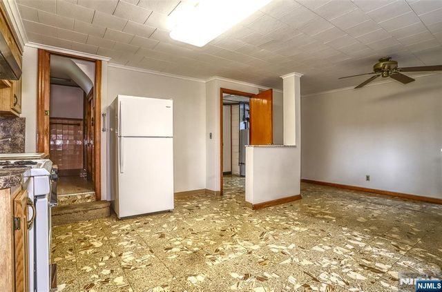 1106 Keswick Place, Fort Lee, NJ 07024