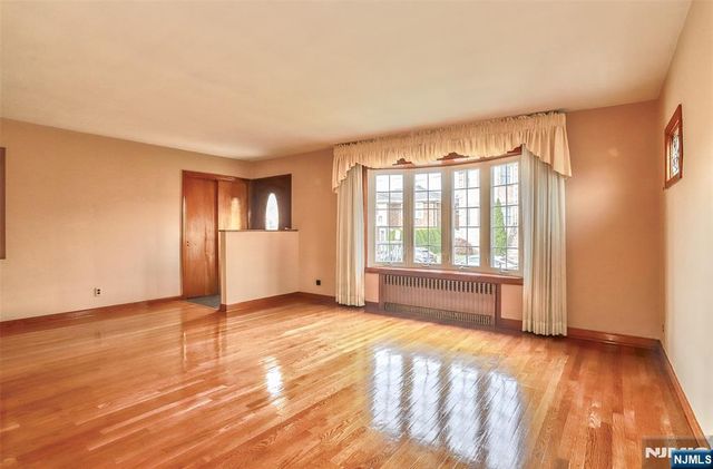 1106 Keswick Place, Fort Lee, NJ 07024