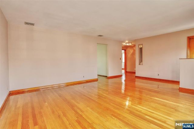 1106 Keswick Place, Fort Lee, NJ 07024