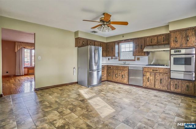 1106 Keswick Place, Fort Lee, NJ 07024