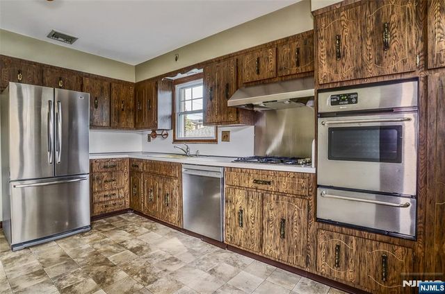 1106 Keswick Place, Fort Lee, NJ 07024