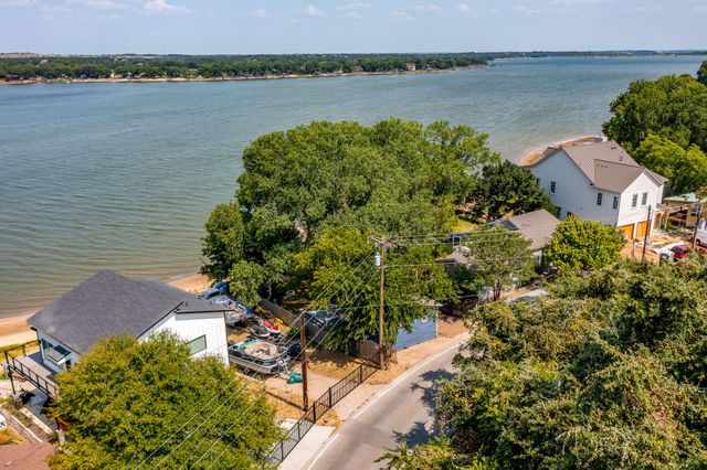 1130 W Lake Drive, Weatherford, TX 76087
