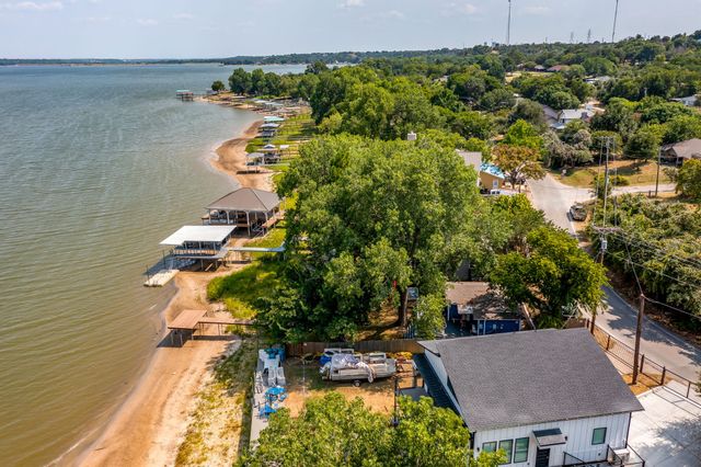 1130 W Lake Drive, Weatherford, TX 76087