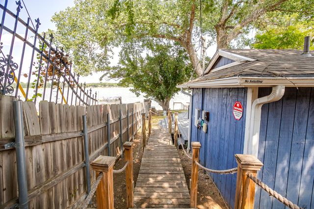1130 W Lake Drive, Weatherford, TX 76087