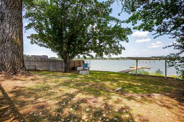 1130 W Lake Drive, Weatherford, TX 76087