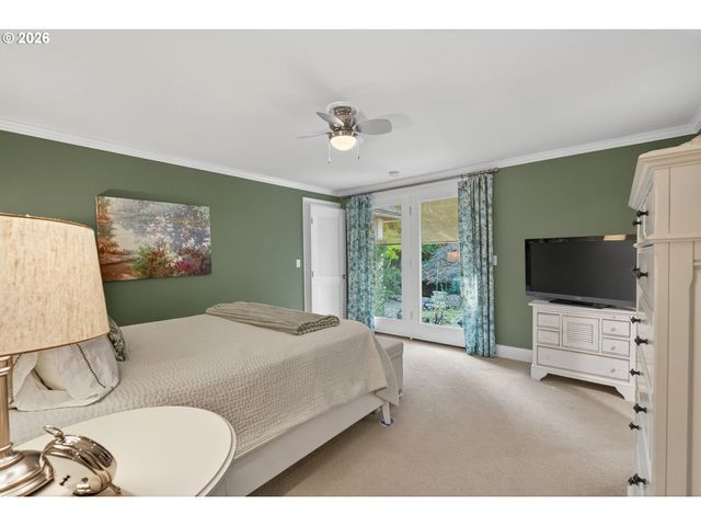 18665 TRILLIUM Dr, West Linn, OR 97068