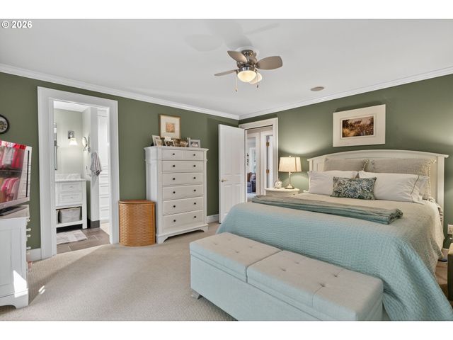 18665 TRILLIUM Dr, West Linn, OR 97068