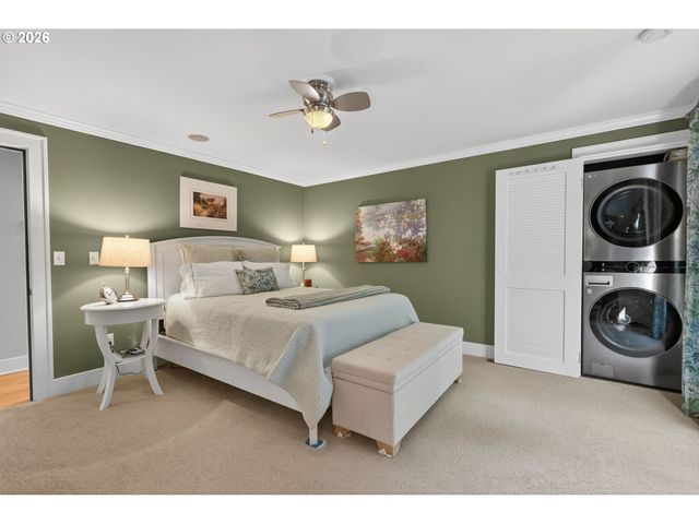 18665 TRILLIUM Dr, West Linn, OR 97068