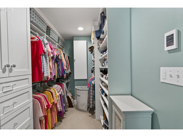 18665 TRILLIUM Dr, West Linn, OR 97068