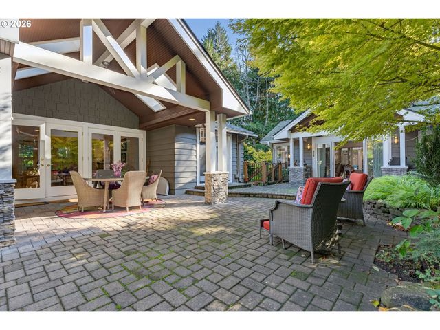 18665 TRILLIUM Dr, West Linn, OR 97068