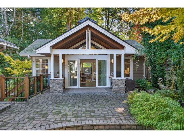 18665 TRILLIUM Dr, West Linn, OR 97068