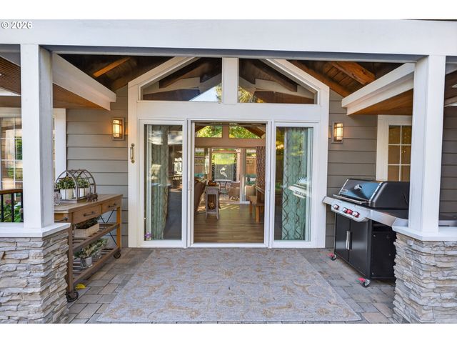 18665 TRILLIUM Dr, West Linn, OR 97068