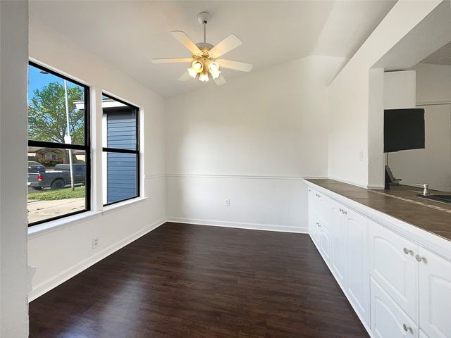 1625 Gentle Wind Drive, Arlington, TX 76018