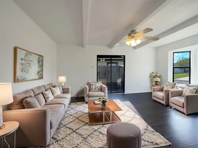 1625 Gentle Wind Drive, Arlington, TX 76018