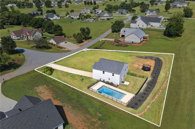 2007 Aberdeen Lane, Walhalla, SC 29691