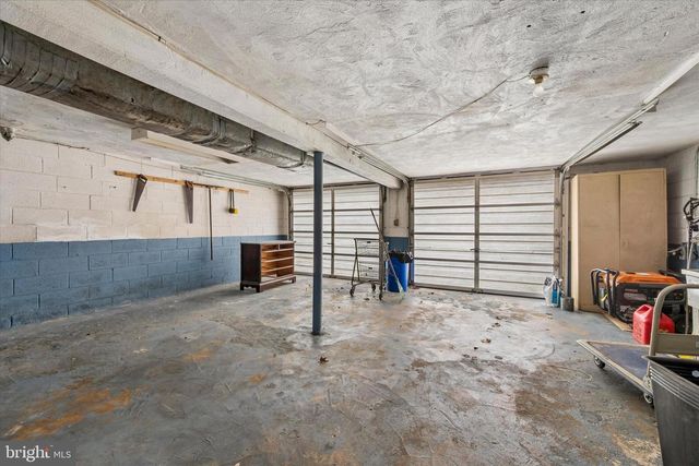 17 MAN O WAR DR, Media, PA 19063