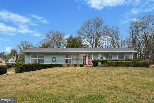 17 MAN O WAR DR, Media, PA 19063