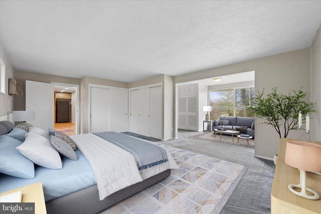 17 MAN O WAR DR, Media, PA 19063