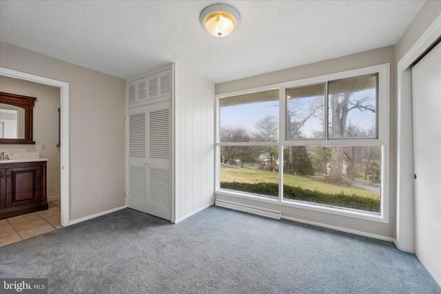 17 MAN O WAR DR, Media, PA 19063