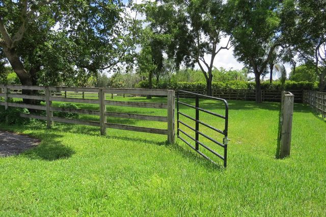 2705 Appaloosa Trail, Wellington, FL 33414