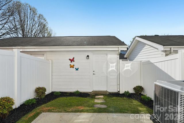 13234 Eastfield Village Lane, Charlotte, NC 28269