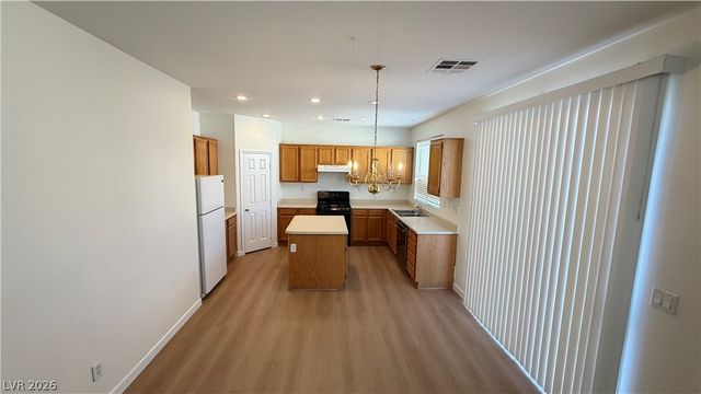 5557 STERLING VALLEY Court, Las Vegas, NV 89148
