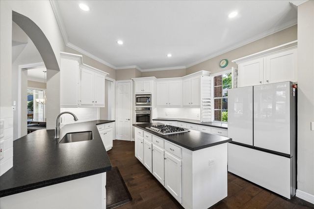 5926 Juniper Bluff Court, Kingwood, TX 77345