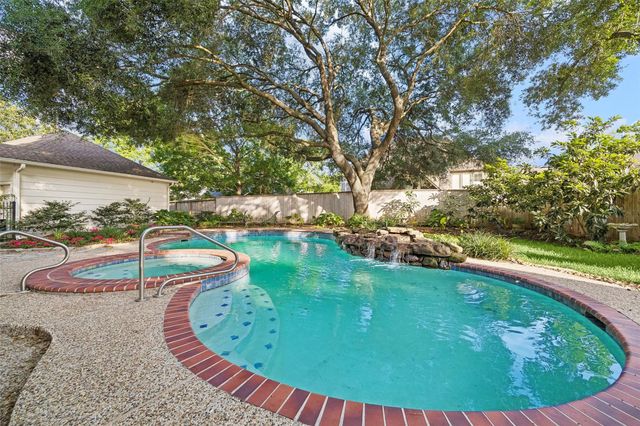 5926 Juniper Bluff Court, Kingwood, TX 77345