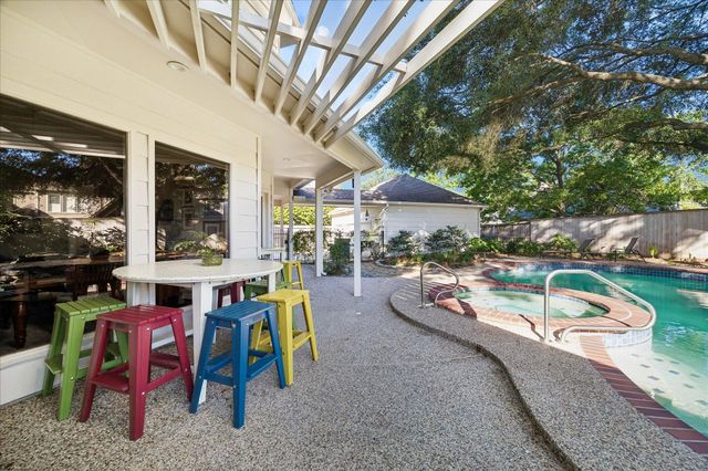 5926 Juniper Bluff Court, Kingwood, TX 77345