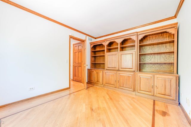 2004 MUSTANG Drive, Naperville, IL 60565