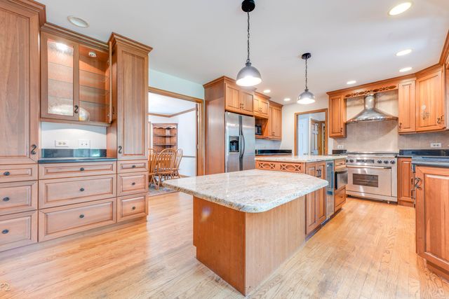 2004 MUSTANG Drive, Naperville, IL 60565