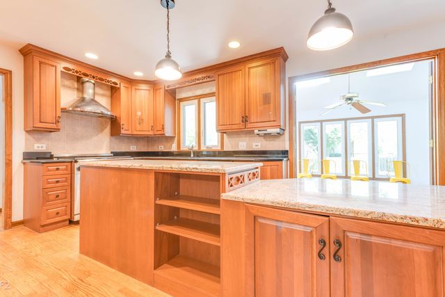 2004 MUSTANG Drive, Naperville, IL 60565