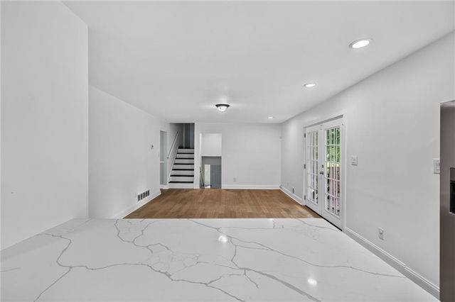 4373 Sun Valley Boulevard, East Point, GA 30344