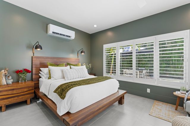 450 NE 5th Circle, Boca Raton, FL 33431