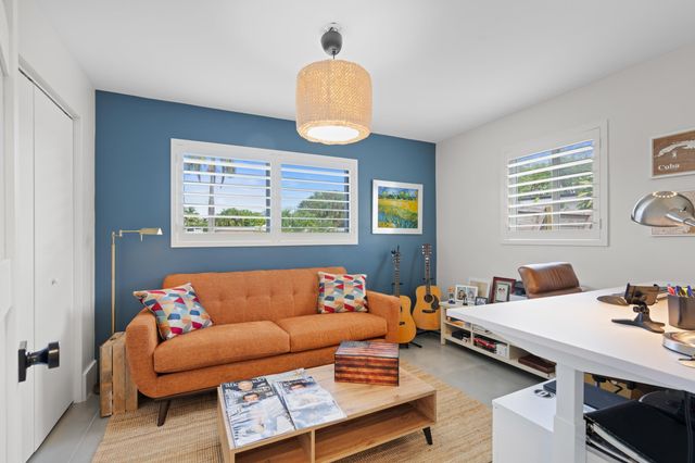 450 NE 5th Circle, Boca Raton, FL 33431