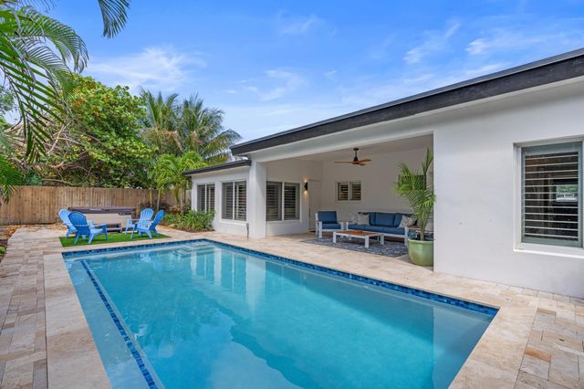 450 NE 5th Circle, Boca Raton, FL 33431