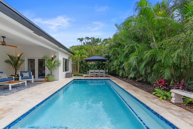 450 NE 5th Circle, Boca Raton, FL 33431