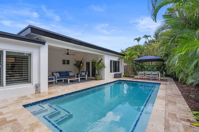 450 NE 5th Circle, Boca Raton, FL 33431