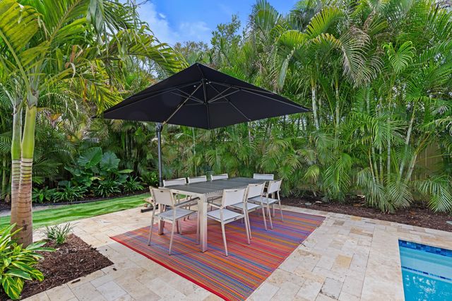 450 NE 5th Circle, Boca Raton, FL 33431