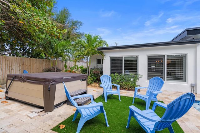 450 NE 5th Circle, Boca Raton, FL 33431