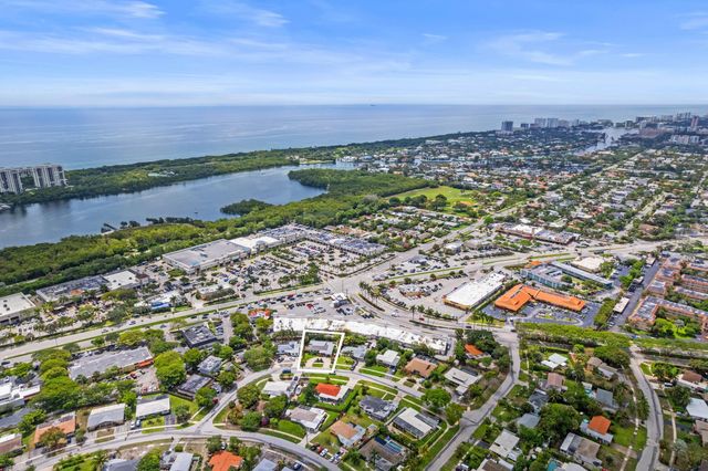 450 NE 5th Circle, Boca Raton, FL 33431