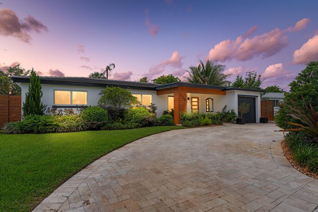 450 NE 5th Circle, Boca Raton, FL 33431