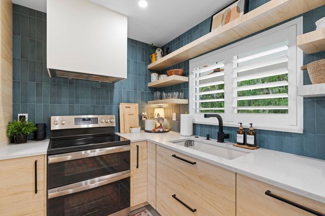 450 NE 5th Circle, Boca Raton, FL 33431