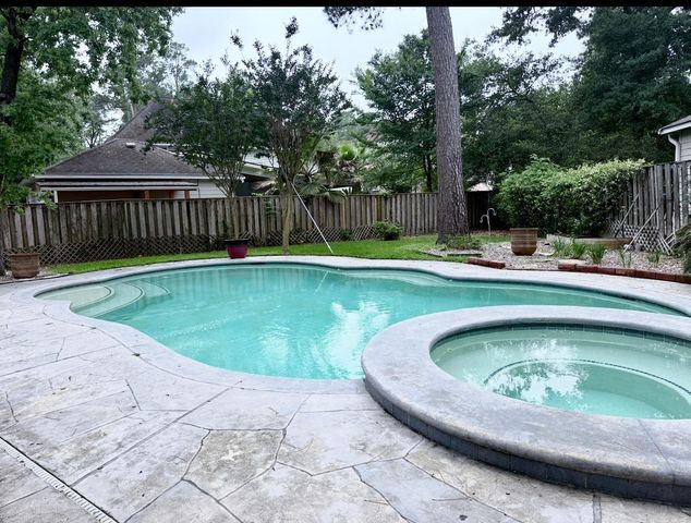 19 Heather Wisp Place, The Woodlands, TX 77381